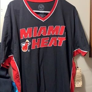 NWT Miami Heat Mens T-shirt size med, Large & XL